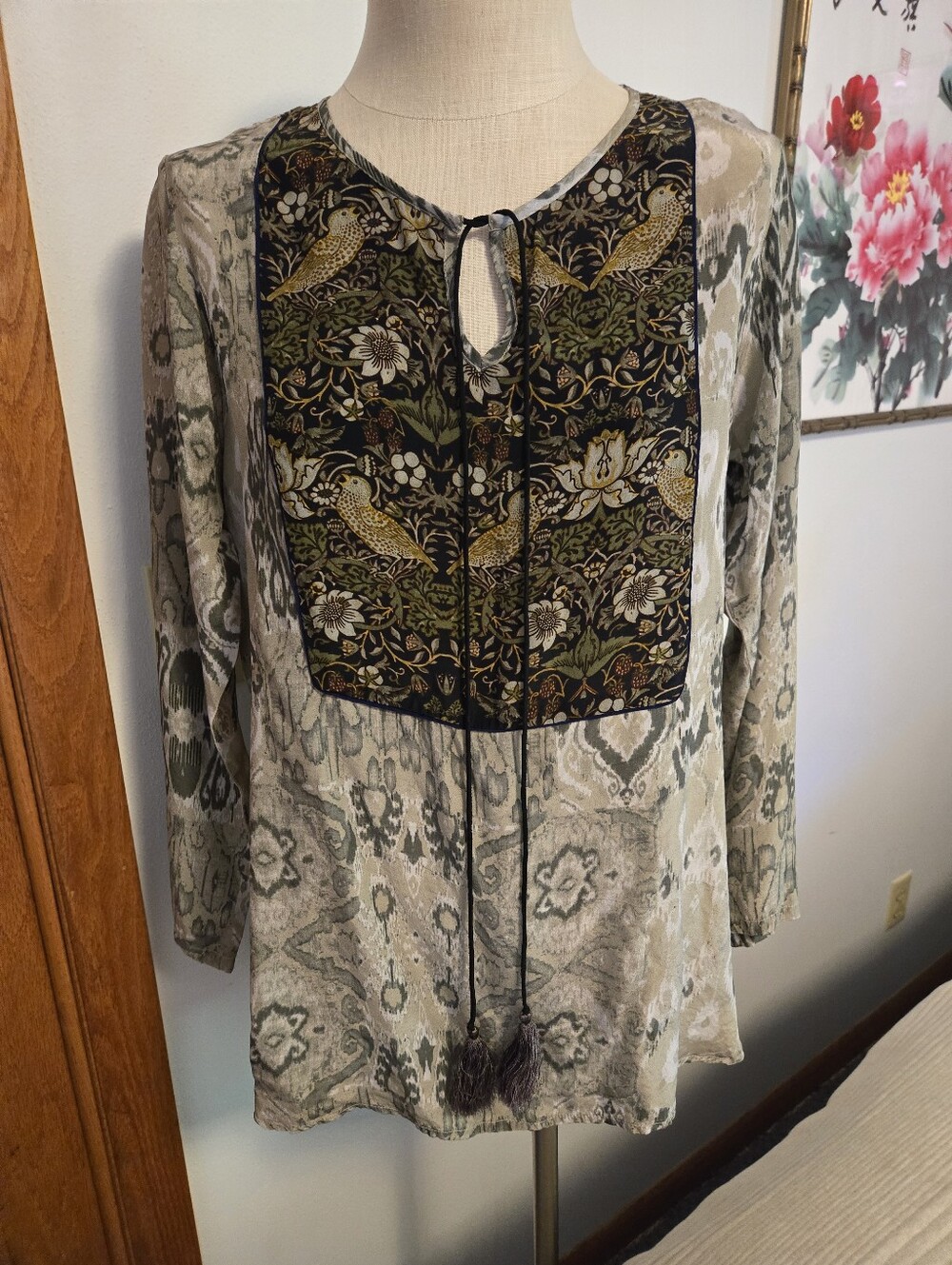 BENARES Boho Floral Bird-Print Long Sleeve Tunic in Olive and Cream. Sz Medium.